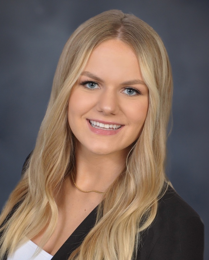 Ella Olson Harbor Country Cressy & Everett Real Estate